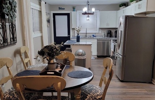 Spencer Cabin | Cozy Nook-Beautifully renovated 2B-2B cabin-gated community by Fall Creek Falls