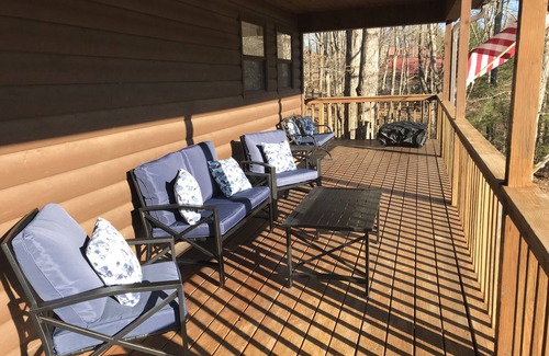 Spencer Cabin | Cozy Nook-Beautifully renovated 2B-2B cabin-gated community by Fall Creek Falls