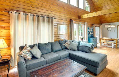 Burnsville Cabin | Cozy North Carolina Getaway w/ Mountain Views!