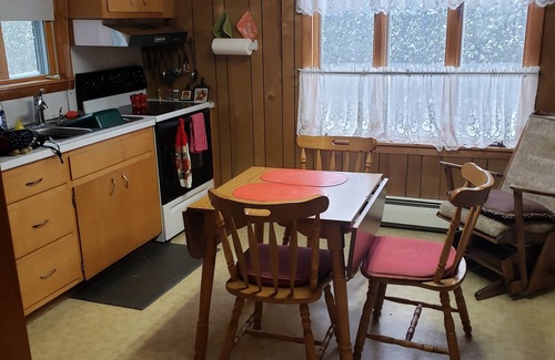 Monticello House | Cozy Northern Maine retreat. All the amenites of home. See the Solar Eclipse!