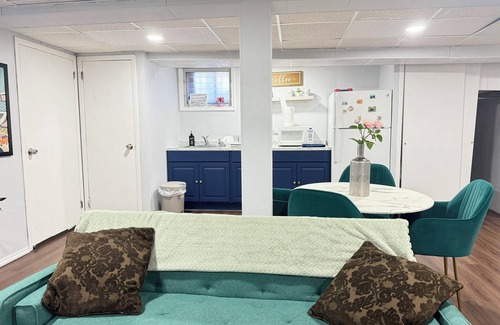 North Bergen Apartment | Cozy NYC-Themed Escape in North Bergen – Minutes from Midtown Manhattan!