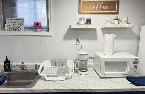 North Bergen Apartment | Cozy NYC-Themed Escape in North Bergen – Minutes from Midtown Manhattan!
