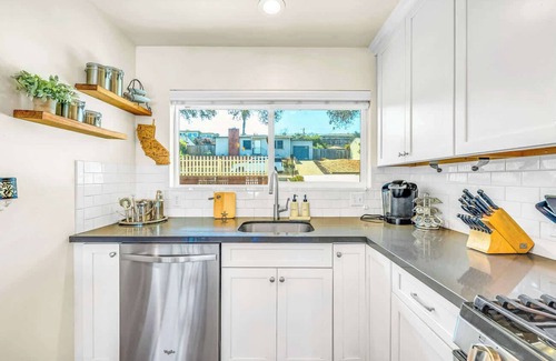 Del Rey Oaks House | Cozy Oaks | A coastal getaway with idyllic scenery!