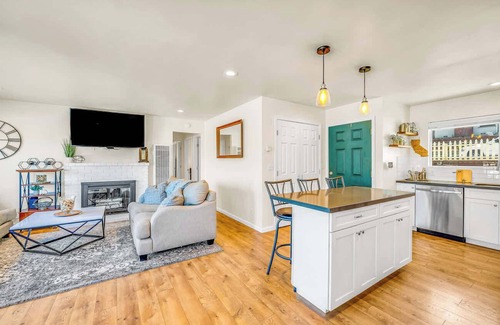 Del Rey Oaks House | Cozy Oaks | A coastal getaway with idyllic scenery!