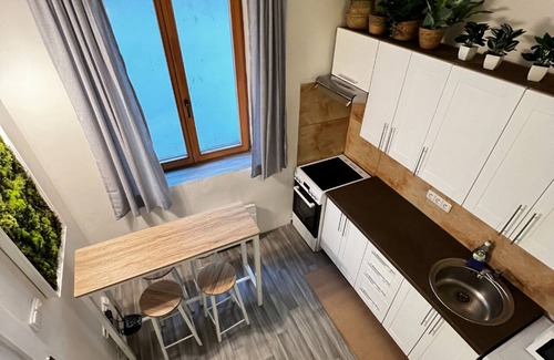 Kosire Apartment | Cozy Oasis: Central & Quiet