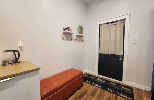 Belleville House | Cozy Oasis Guesthome in Belleville