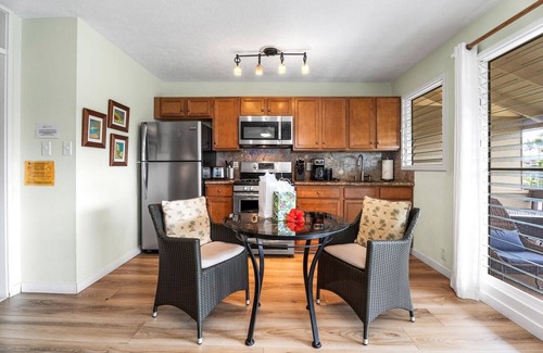 Kailua-Kona Condo | Cozy Ocean View 1-bedroom, 1 bath condo in awesome Kailua-Kona with AC