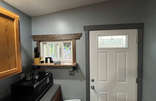 Chester Cabin | Cozy ‘on-grid’ cabin with free xfinity high speed WiFi.