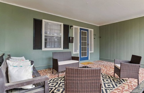 Ballast Point Apartment | Cozy One Bedroom Apartment!