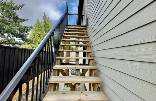 Gibsons House | Cozy one bedroom suit on Gibsons with private entrance