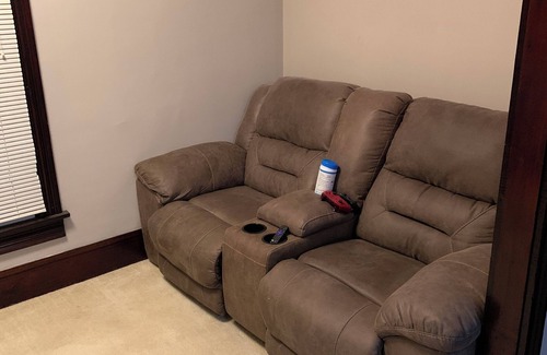 Cleveland House | Cozy one bedroom with great access to downtown, and near by shopping!