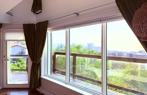 Observation Hill Apartment | Cozy Panoramic Lake and Lift Bridge Views