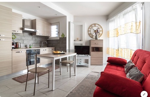 Paradiso Apartment | Cozy Paradise + balcony on Lake Lugano. Perfect for business + leisure travelers