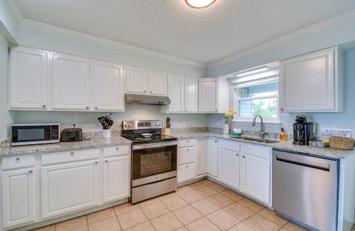 Siguenza Cove House | Cozy Pensacola Townhome with Shared Yard and Gas Grill