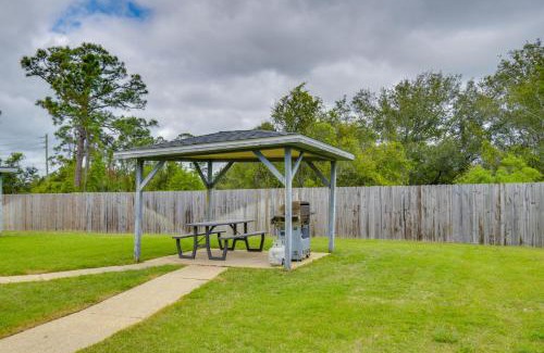 Siguenza Cove House | Cozy Pensacola Townhome with Shared Yard and Gas Grill