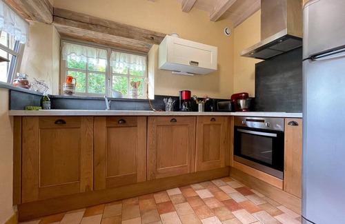 Le Pin-la-Garenne Cottage | Cozy Percheron House by the Pond with WiFi and Outdoor Games