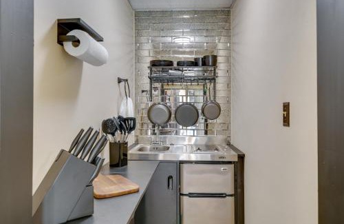 Hickory House | Cozy, Pet-Friendly Retreat in Hickory with Fire Pit!