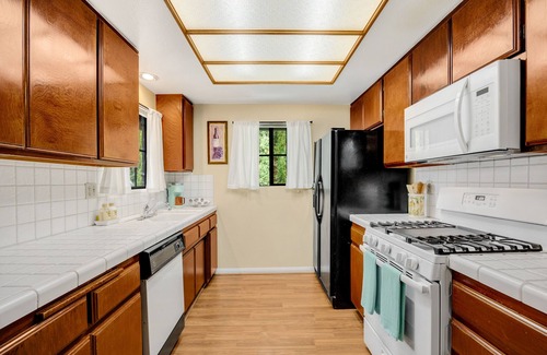 Sierra Madre Apartment | Cozy place in quaint, fun city