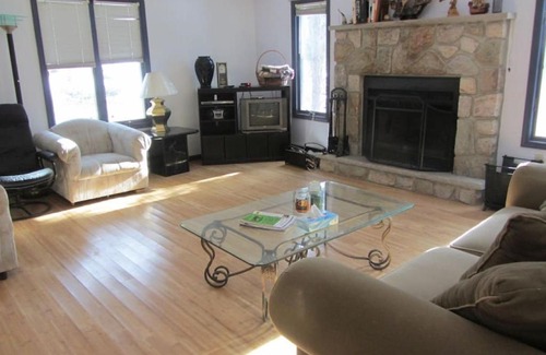 Albrightsville House | Cozy Pocono Cottage near Jack Frost Jim Thorpe