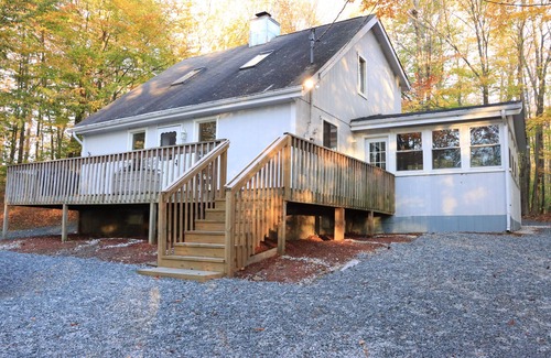 Riverside Estates Cabin | Cozy Poconos Cabin Getaway Kalahari & Great Wolf Lodge, Casinos,& Ski Resorts
