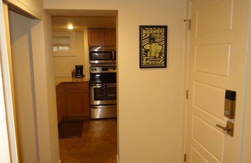 Congress Park Apartment | Cozy Private 1-Bedroom Apartment near City Park, Denver