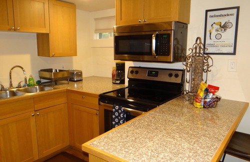 Congress Park Apartment | Cozy Private 1-Bedroom Apartment near City Park, Denver