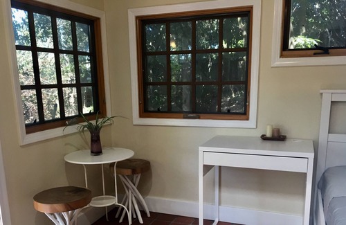 Oakmore Cottage | Cozy Private Cottage in Oakland Hills, Great Street Parking.