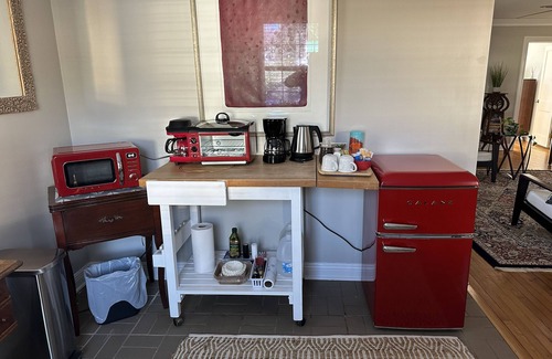 Southwest Raleigh House | Cozy private efficiency located near downtown Raleigh, PNC Arena, NCSU, RTP, RDU