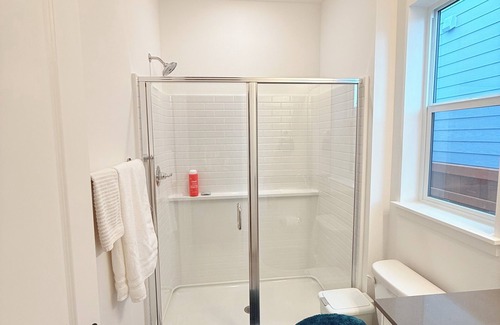 Bonney Lake House | Cozy Private Room 1 Near Seattle & Mt. Rainier – Quiet & Comfy Stay + Car Rental