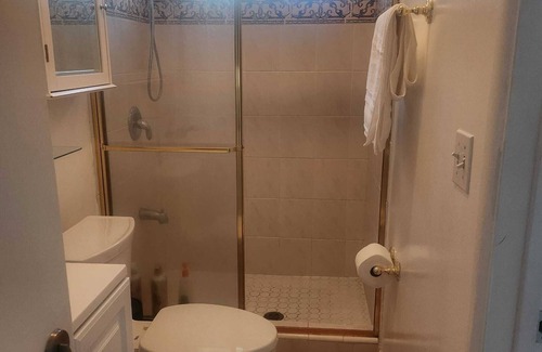 Goleta Bed & Breakfast | Cozy & Private Room in Goleta