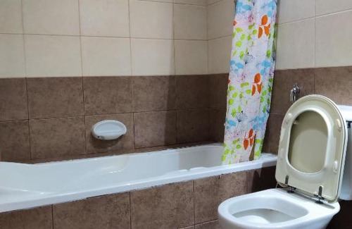 Dubai House | Cozy Private Room with En Suite Bathroom in Beautiful and Calm Locality