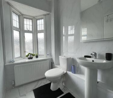Mayfield House | Cozy Private Rooms in Homestay