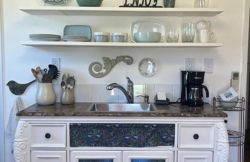 Bryn Mawr-Skyway Apartment | Cozy private suite that's close to the city yet nestled in a quiet neighborhood.