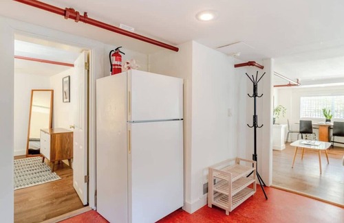 West Woodland Apartment | Cozy Private Urban Oasis: The Ballard Bungalow!