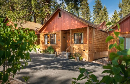 Tahoe Vista Cabin | Cozy Queen Studio Cabin with bath