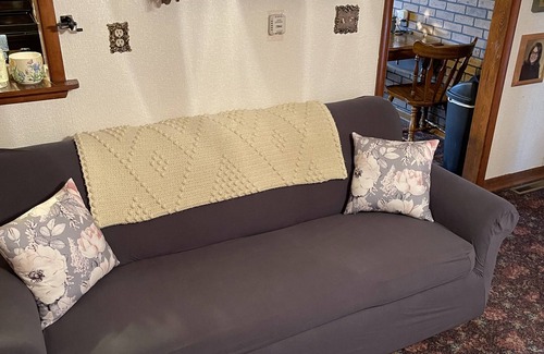 La Moille House | Cozy & Quiet Living at the Cookie Cottage