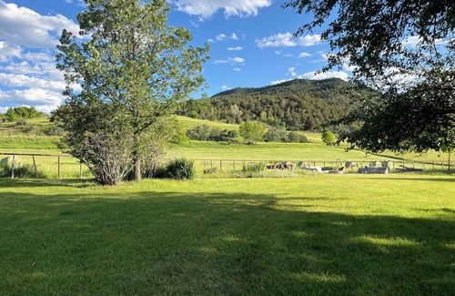 Collbran Cabin | Cozy Ranch Guest House - Mountain Views & Creekside Paradise