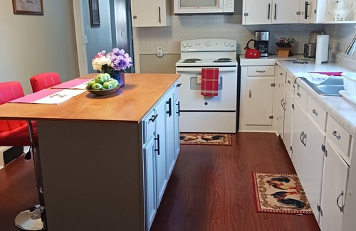 Douglasville Other | Cozy Ranch home with many activities and places to visit