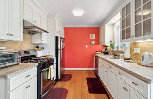 Davis Tract House | Cozy Ranch-Style House w/Zen Garden