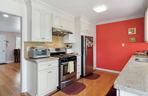 Davis Tract House | Cozy Ranch-Style House w/Zen Garden