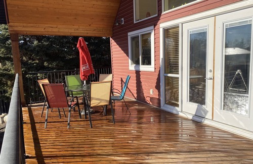 High River House | Cozy Red Casa