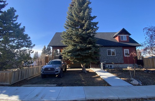 High River House | Cozy Red Casa