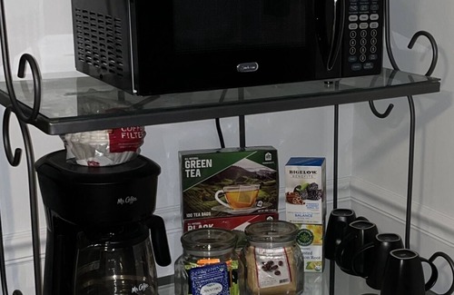 Kettering Apartment | Cozy & Relaxing. Hot Tub, stress relief at your fingertips. Pets welcome.