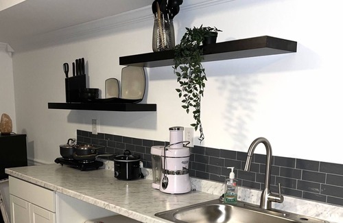 Kettering Apartment | Cozy & Relaxing. Hot Tub, stress relief at your fingertips. Pets welcome.