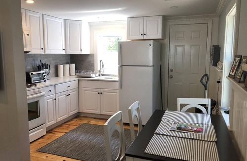 South Chatham House | Cozy renovated classic Cape cottage a short walk to Forest Beach