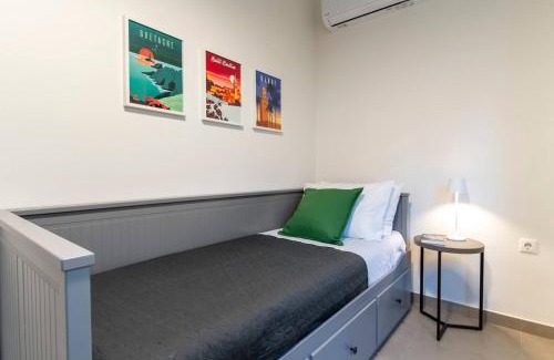 Vouliagmeni Apartment | Cozy & Renovated, Walk to beach