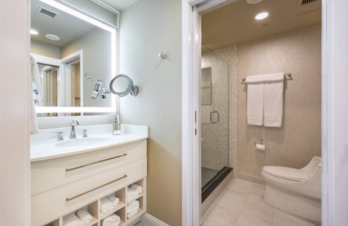 Las Vegas Resort | Cozy resort in Las Vegas with fitness room, WiFinSleeps up to 4 Guestsnnn