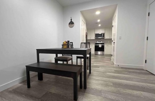 Keith Apartment | Cozy Retreat: 2BR Suite with full Kitchen, Washer/Dryer and free street parking