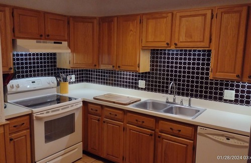 Jackson Condo | Cozy retreat in Bartlett NH. Close to North Conway, Skiing and Story Land.