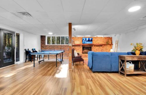Greenville - Spartanburg House | Cozy Retreat near Paris Mtn State Park Sleeps 12